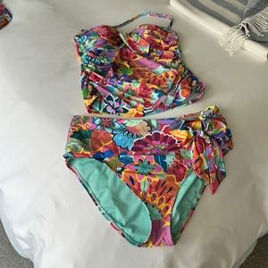 Bleu Rod Beattie Size 10 tankini top with Size 12 bottoms. Almost new $65